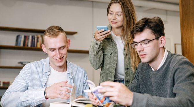 Generation Z nimmt Altersvorsorge selbst in die Hand – gelernt von den bitteren Erfahrungen des DVG